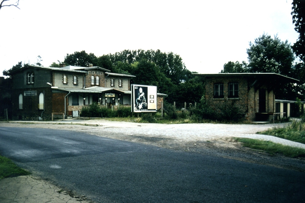 Empfangsgeb�ude Ausleben, 1995