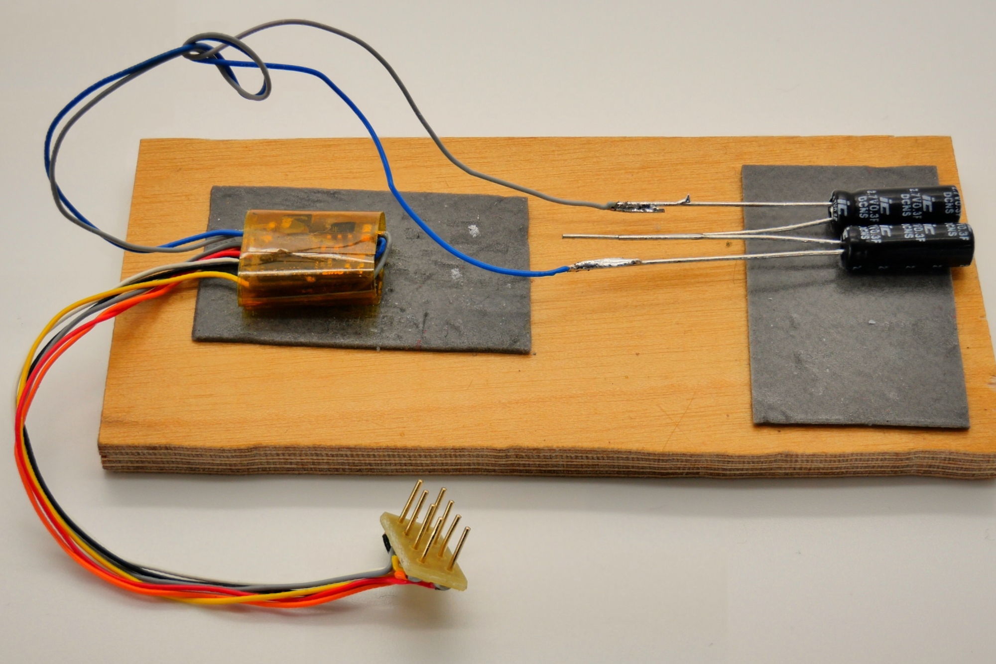 Der Testaufbau mit Decoder und StayAlive-Controller