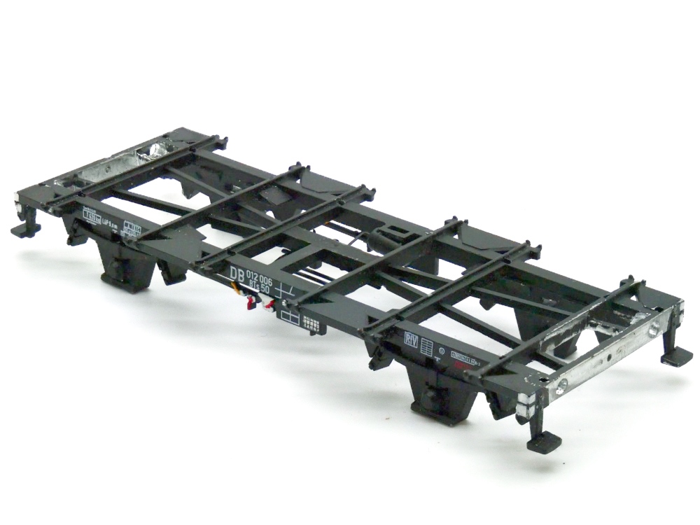 Das Fahrgestell ist zum Einbau von Federpuffern und der OBK-Kupplung vorbereitet.