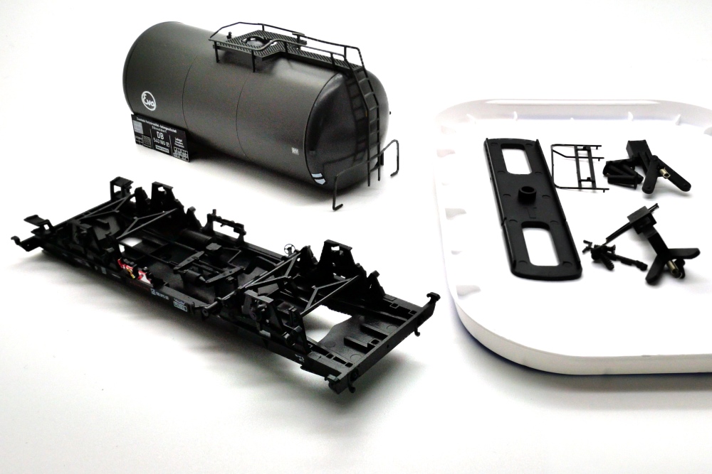 Der in seine Hauptkomponenten zerlegte Wagen