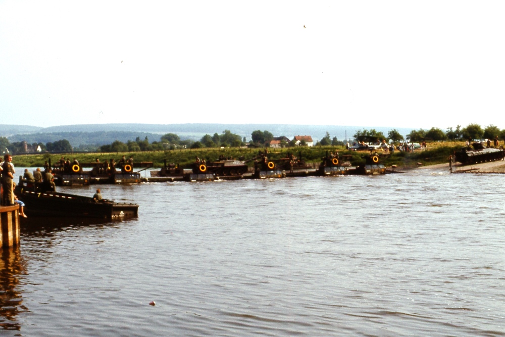 Eine aus Alligatoren erstellte F�hre, Pionierwettkampf in Holzminden
