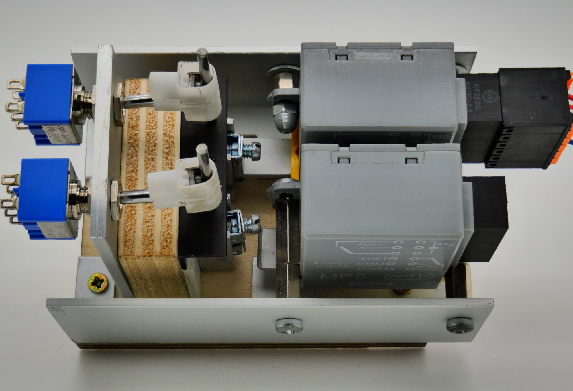 Die Stellvorrichtung f�r die Doppelweiche 2/3 in geriegelter Position.