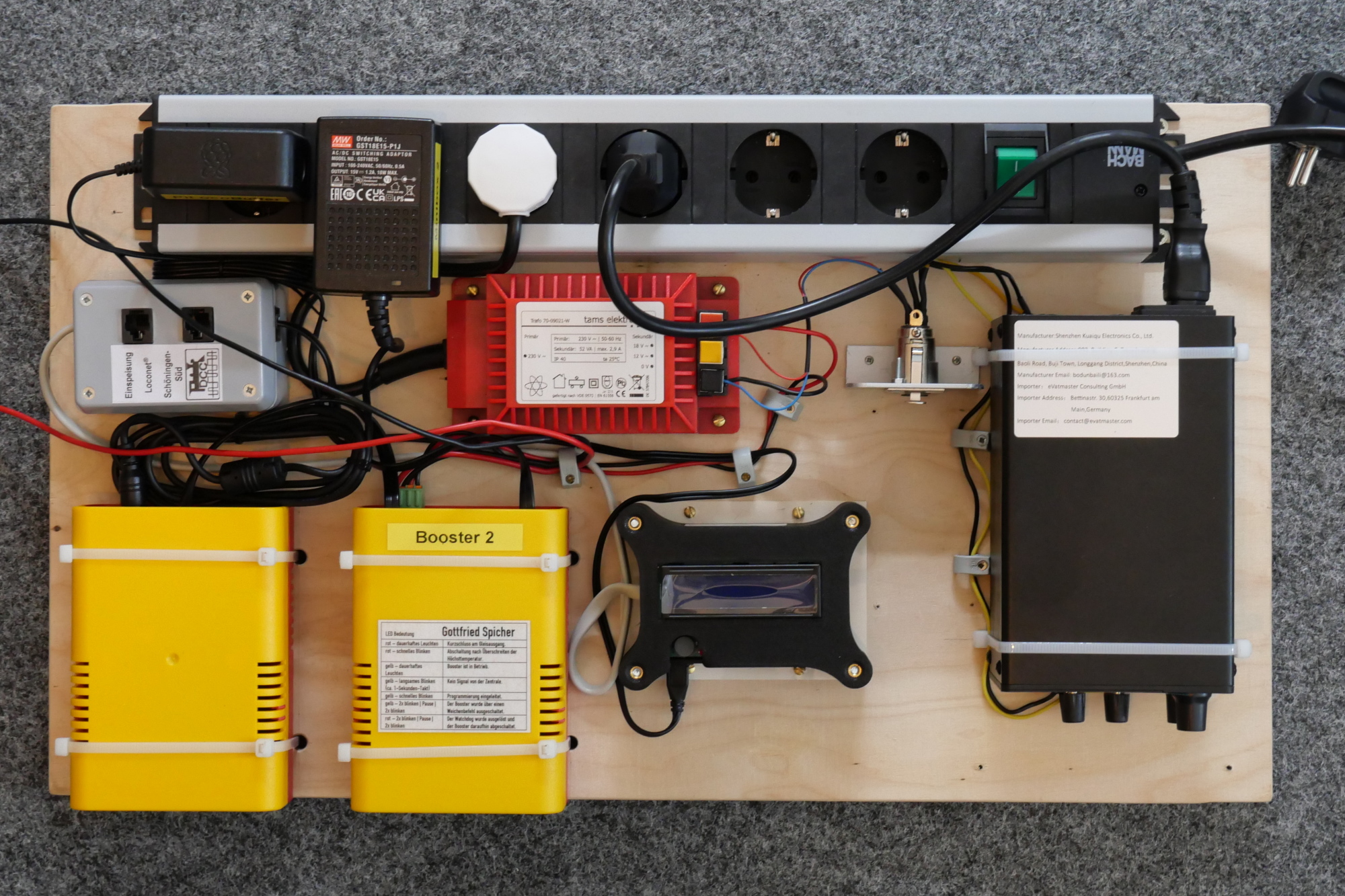 Blick auf das Stellpult nach dem Umbau