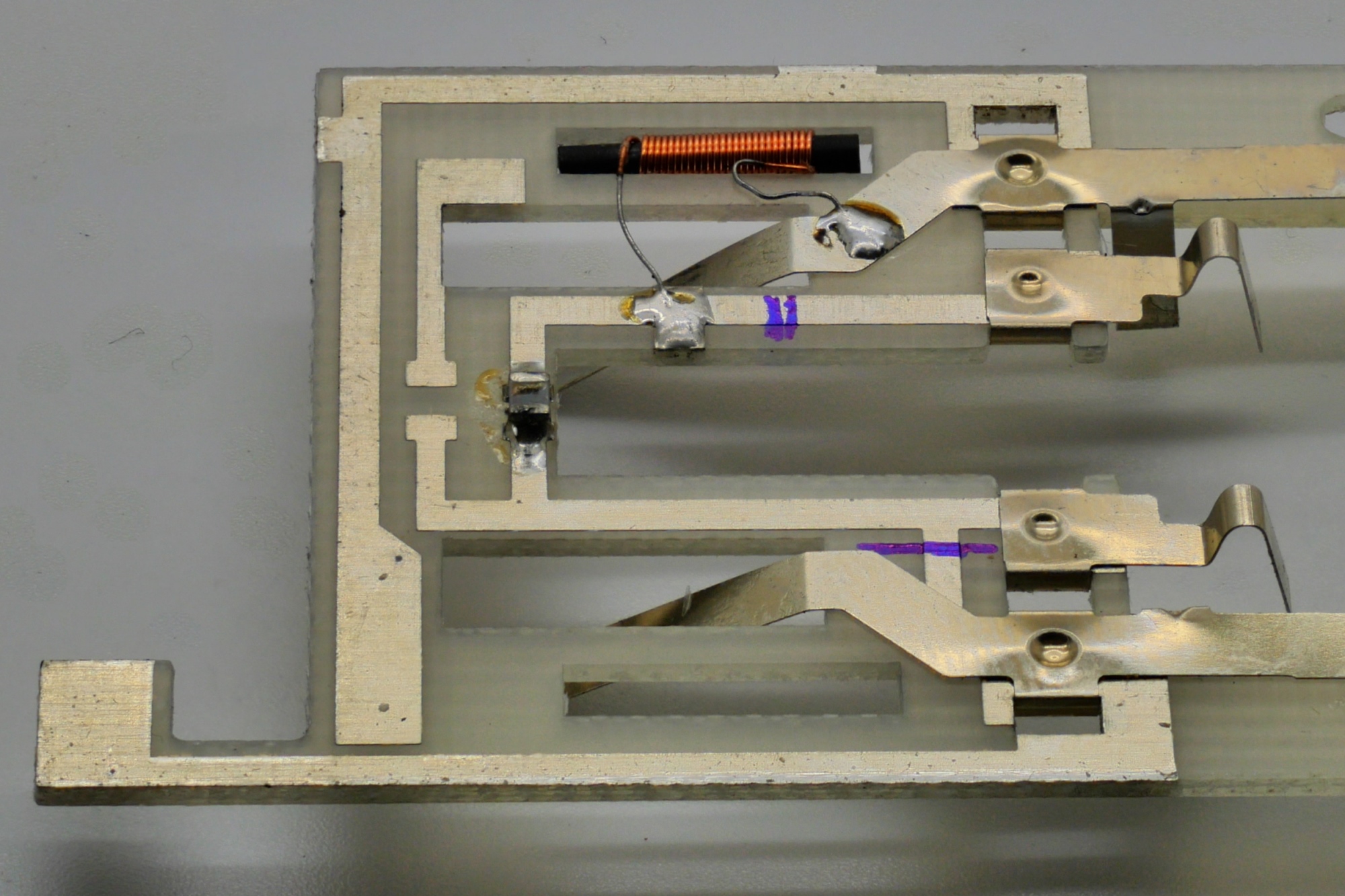 Die erforderlichen Trennstellen auf der Platine