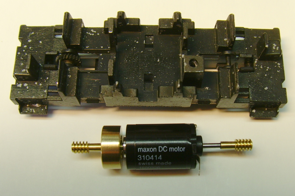 Fahrwerk und Maxon-Motor